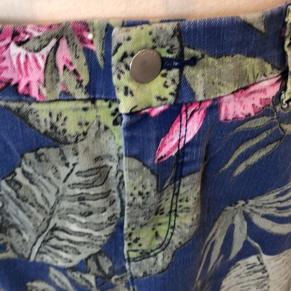 Chico’s jungle ankle pant tropical SZ 1.5 front and back pockets Green pink blue - Picture 3 of 9